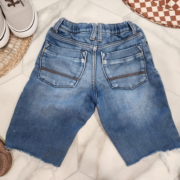 Boys size  7, [Cat & Jack] cutest distressed blue jean shorts with - Picture 8 of 10
